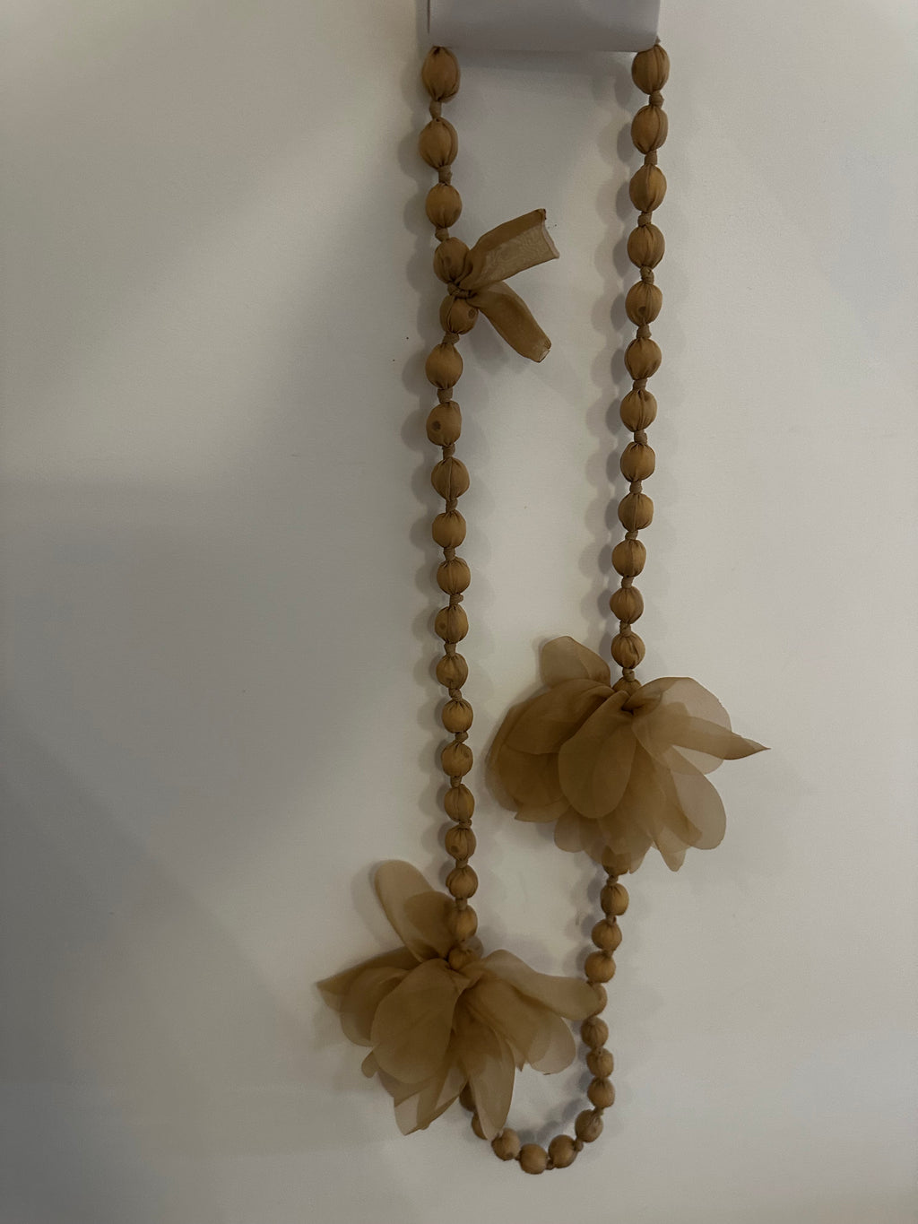 Collar bolas con flor