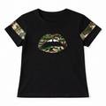 Camiseta labios en oscuro