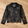 Camisa transparente en oscuro
