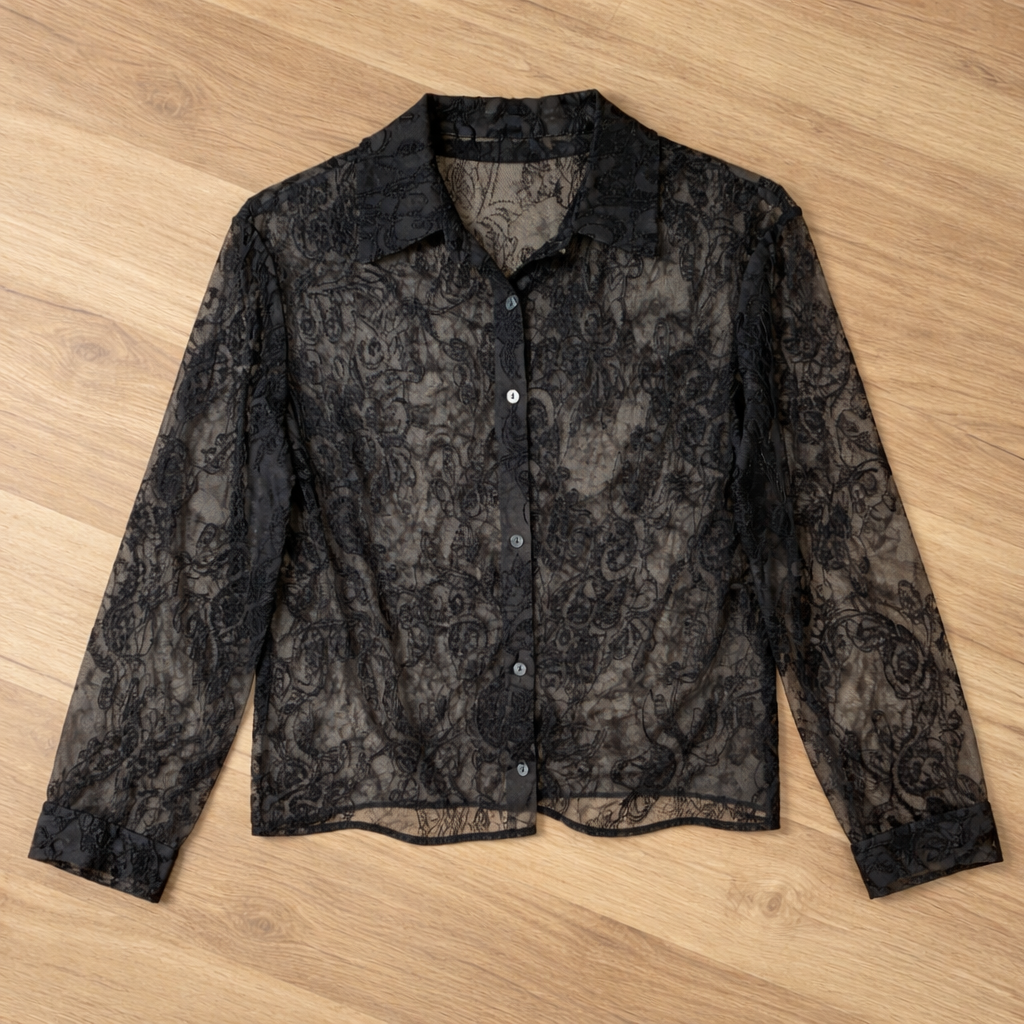 Camisa transparente en oscuro