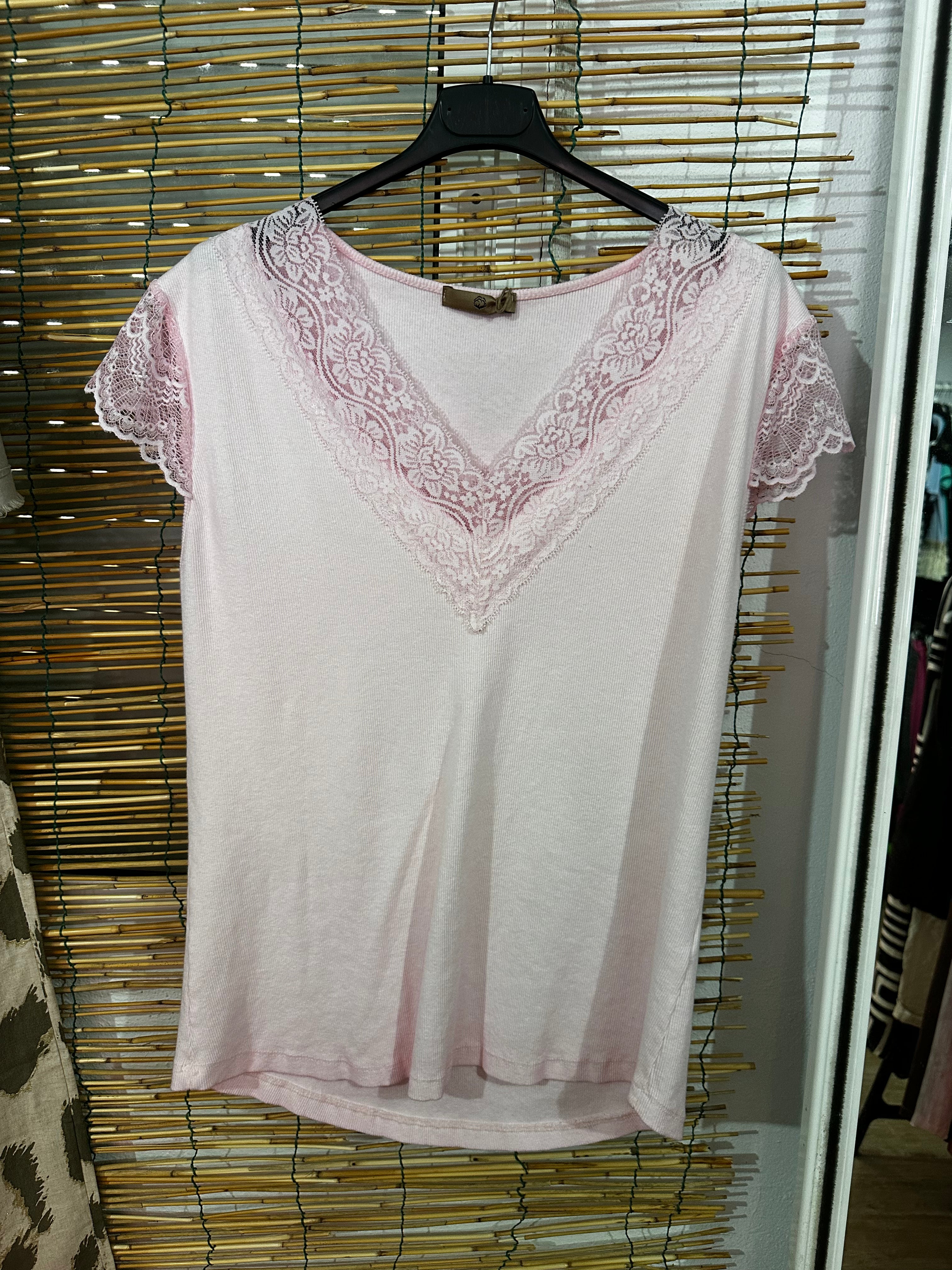 Camiseta encaje rosa