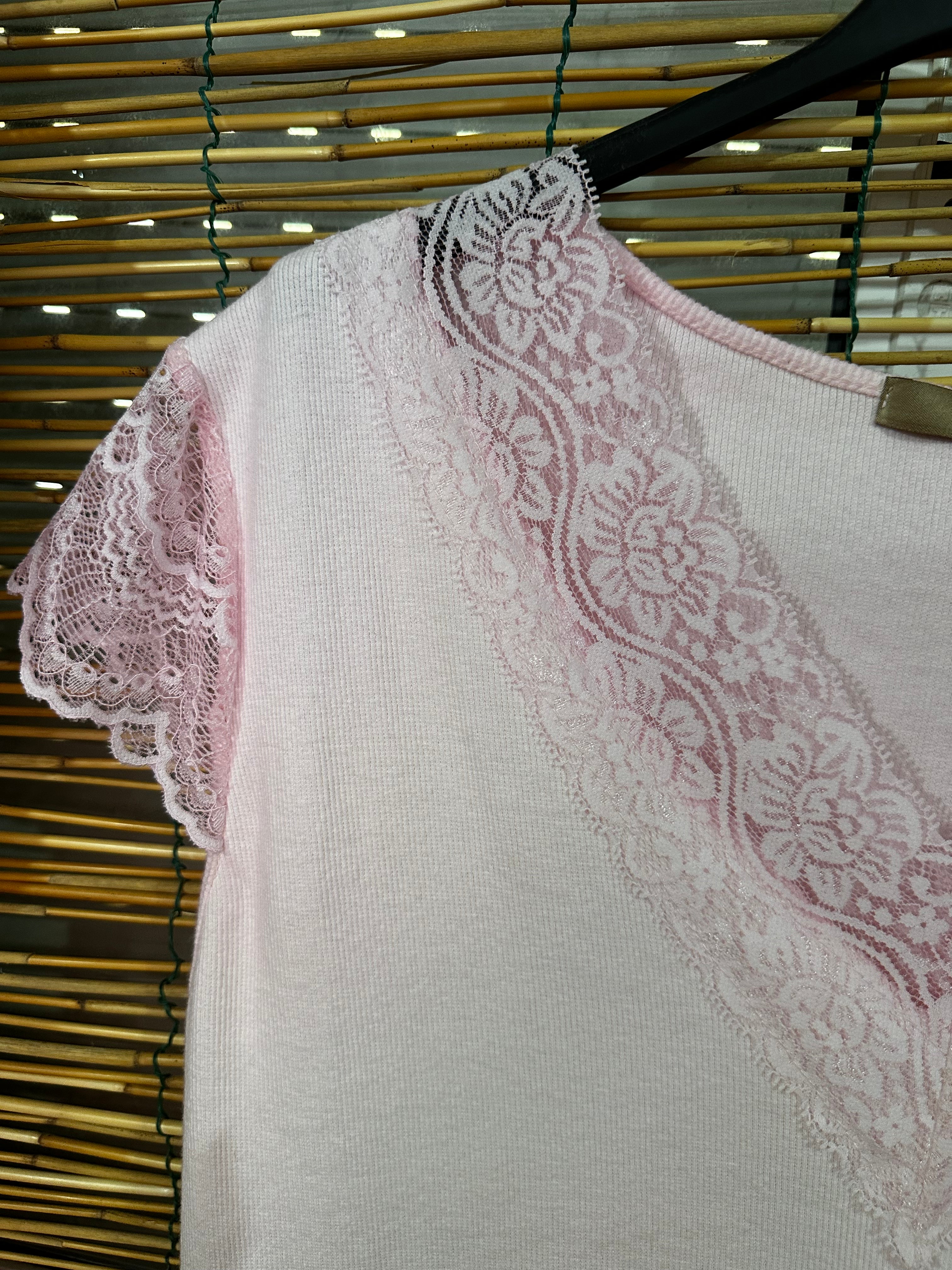 Camiseta encaje rosa