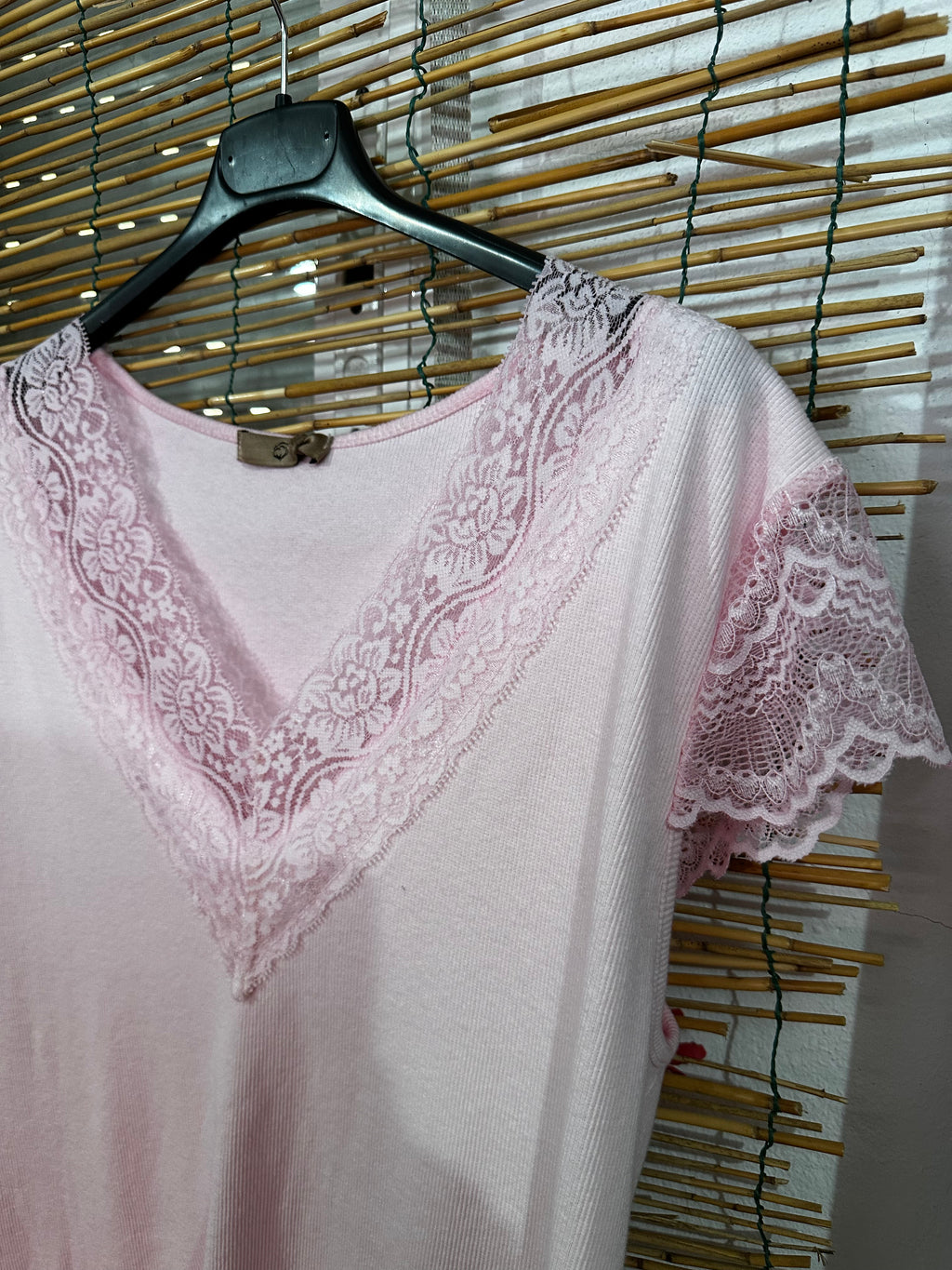 Camiseta encaje rosa