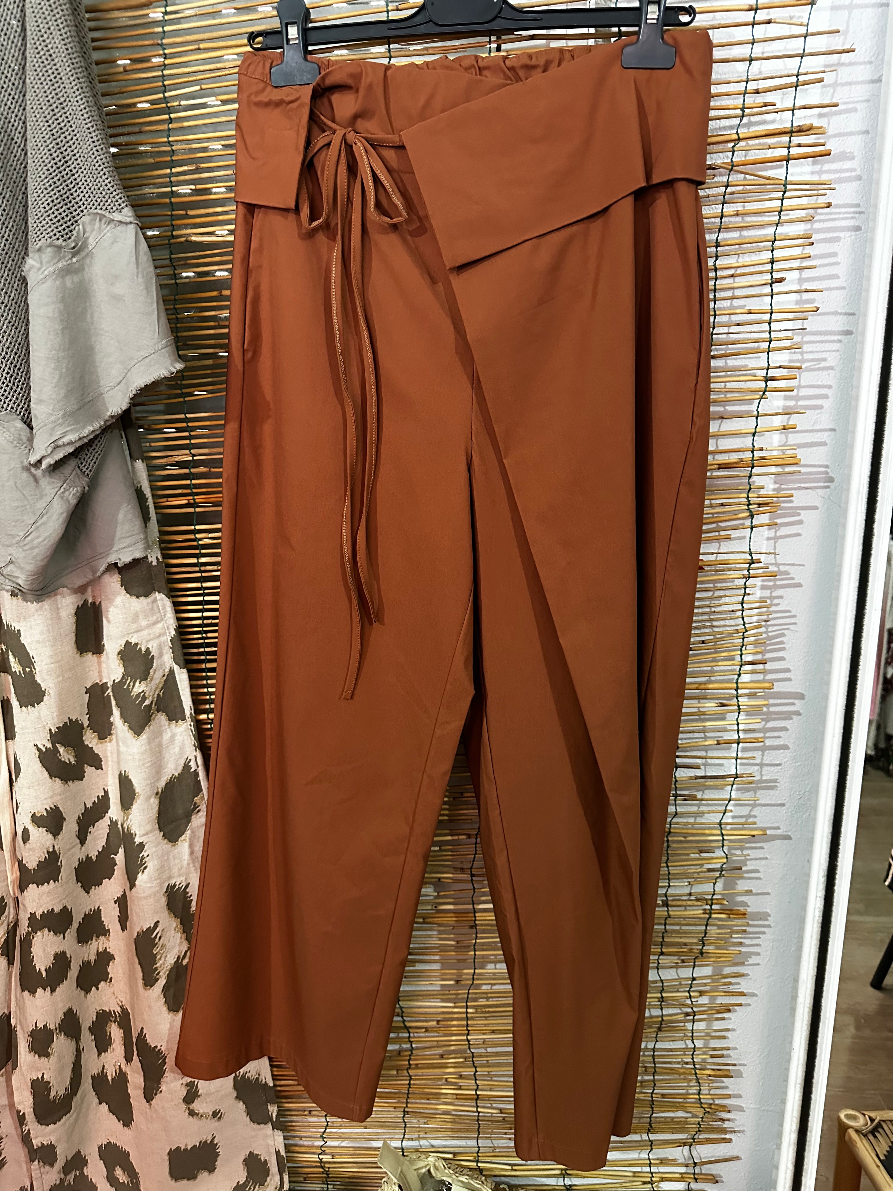 Pantalón teja con pañuelo