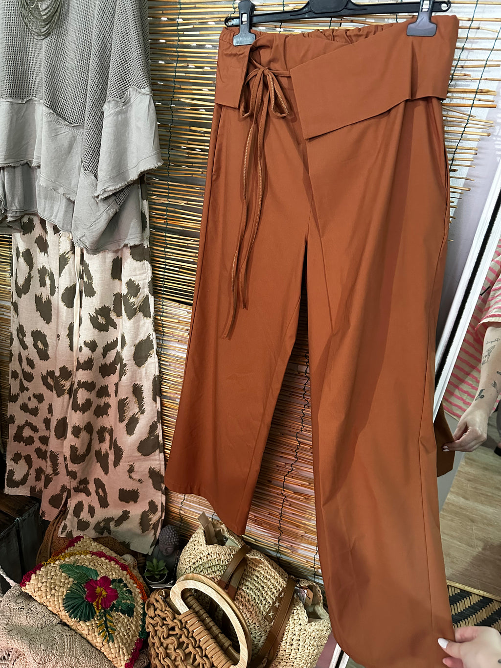 Pantalón teja con pañuelo